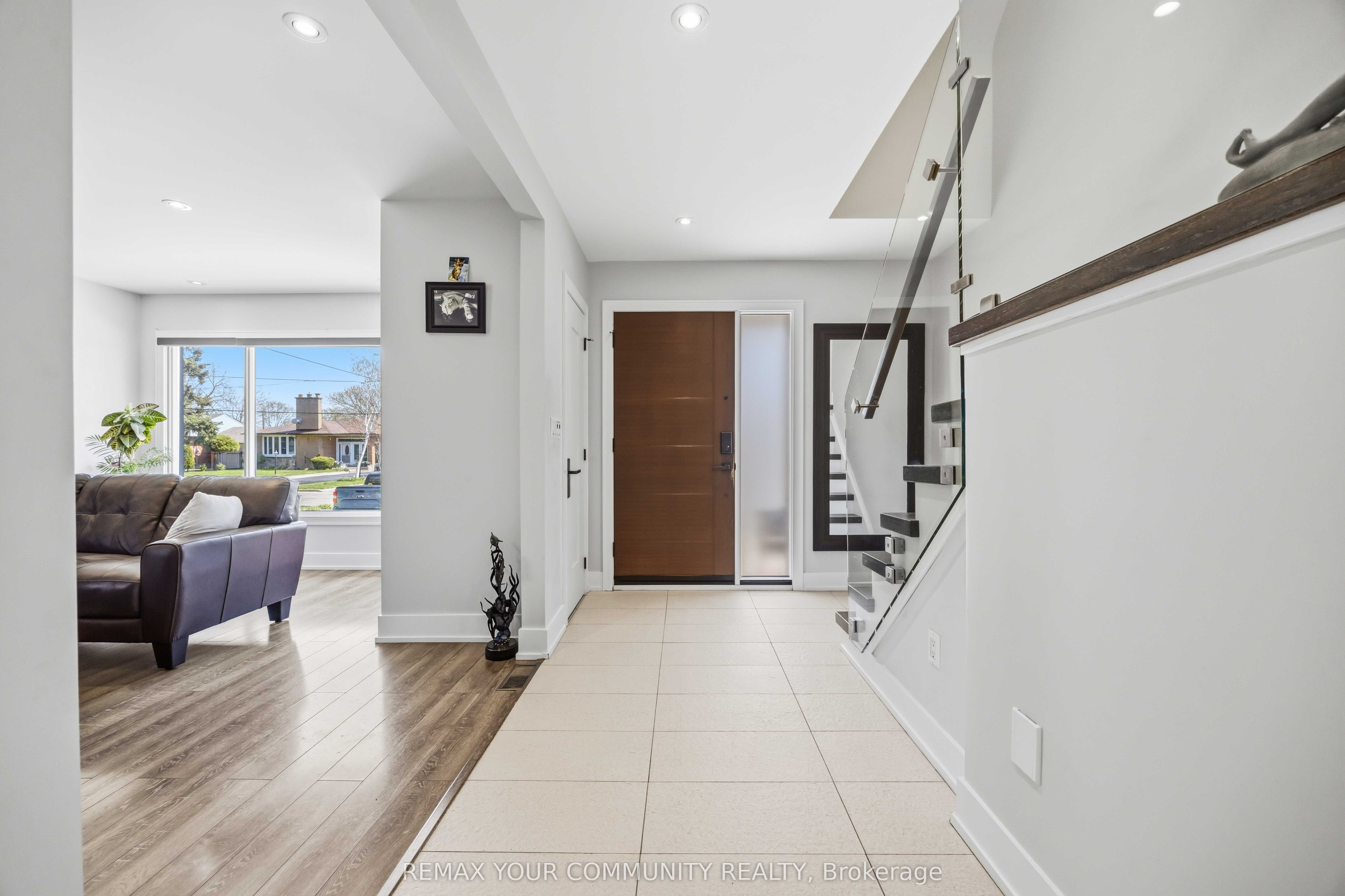 Additional image 3 of 34 Walwyn Avenue, Toronto, ON, M9N 3H5