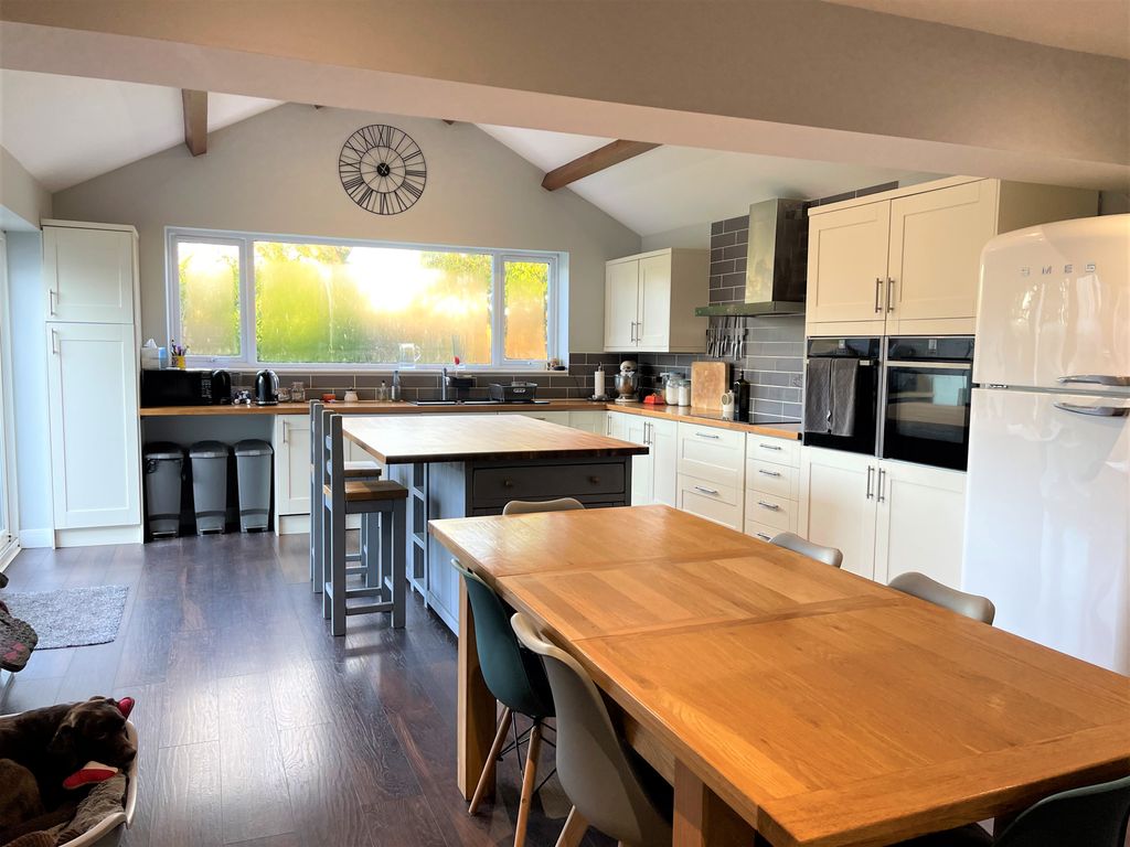 Additional image 2 of 5 bed detached bungalow to rentHigher Marley Road, Exmouth EX8