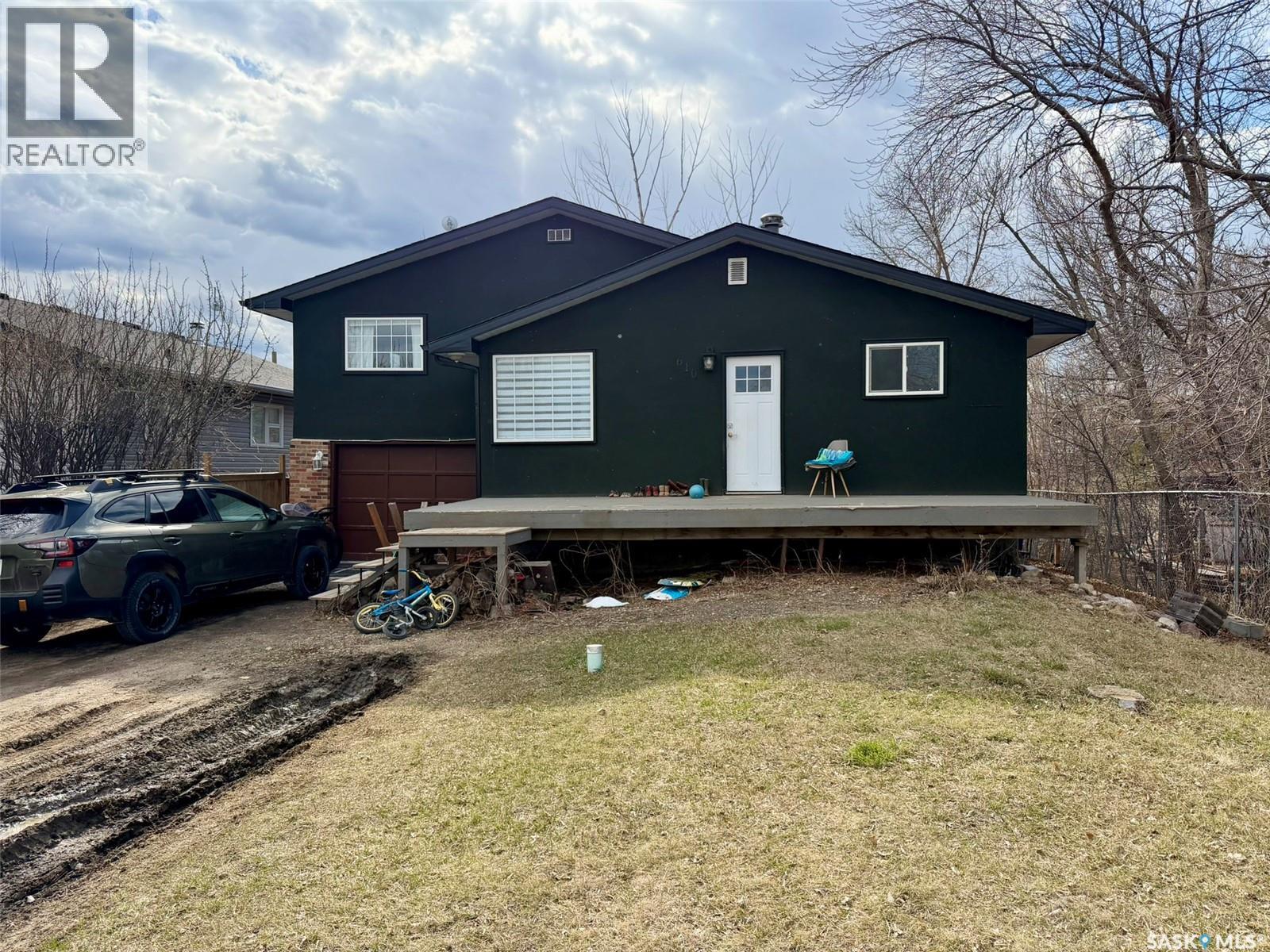 610 Aurora STREET