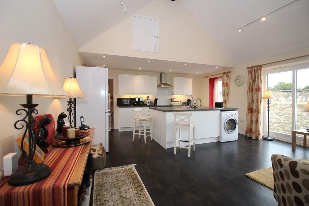 Additional image 2 of 3 bed barn conversion to rentMonkton Farleigh, Bradford-On-Avon BA15