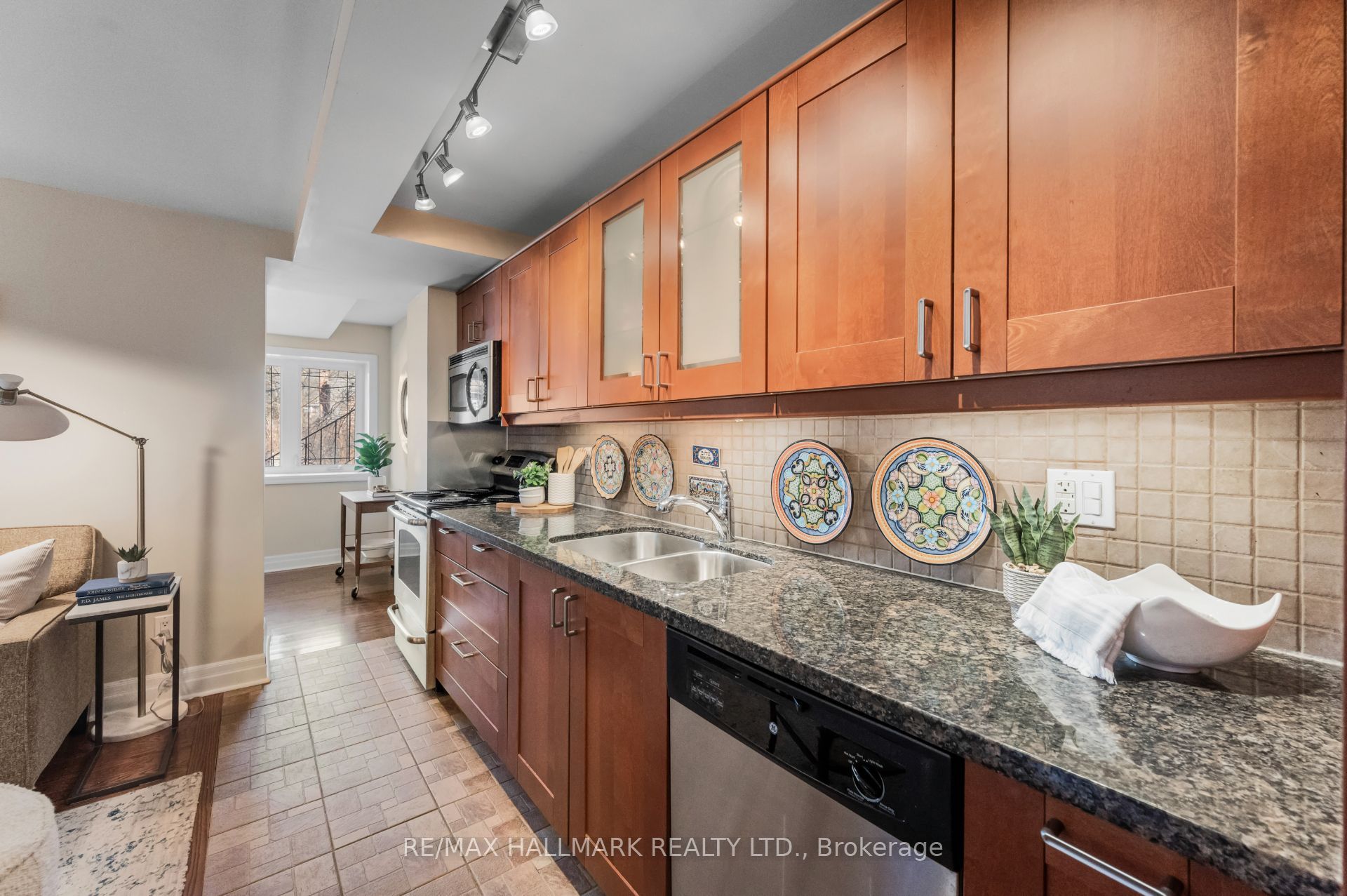 Additional image 4 of 27A Ridout Street, Toronto, ON, M6R 1Z3