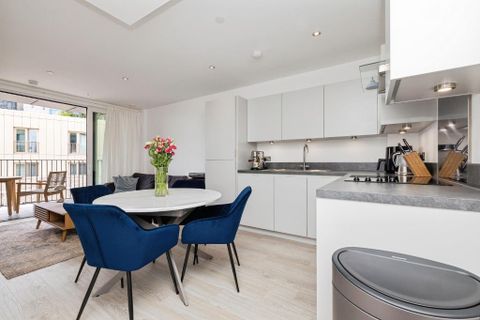 4 Cendal Crescent, London E1