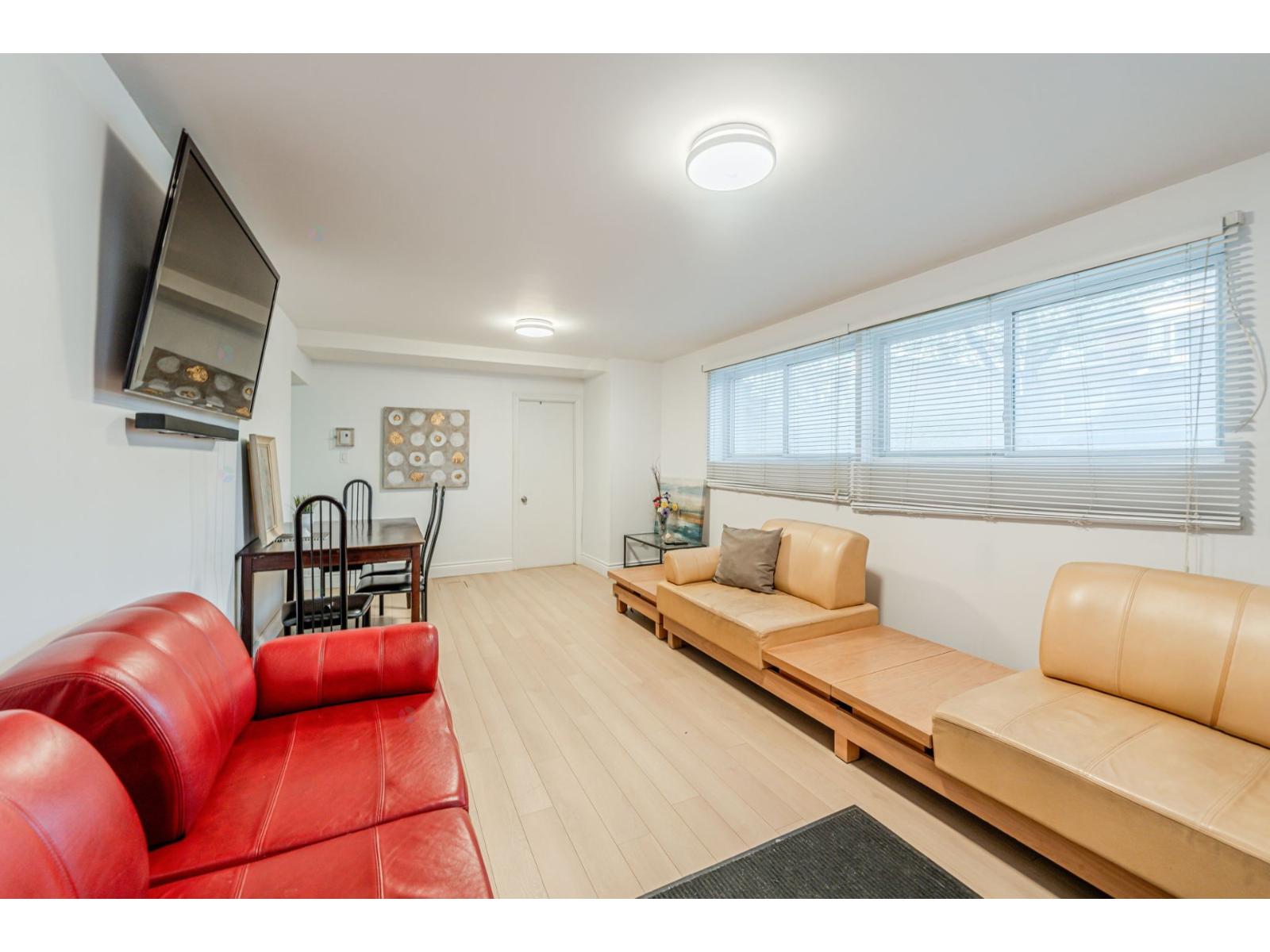 6270A Av. de Westbury