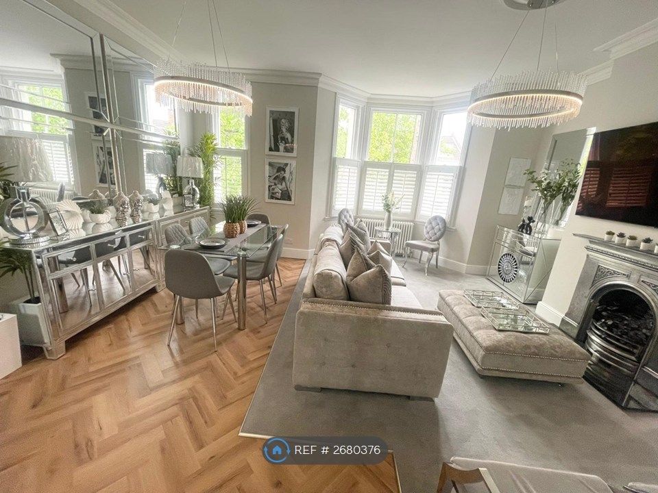 Additional image 2 of 2 bed flat to rentClarendon Avenue, Leamington Spa CV32