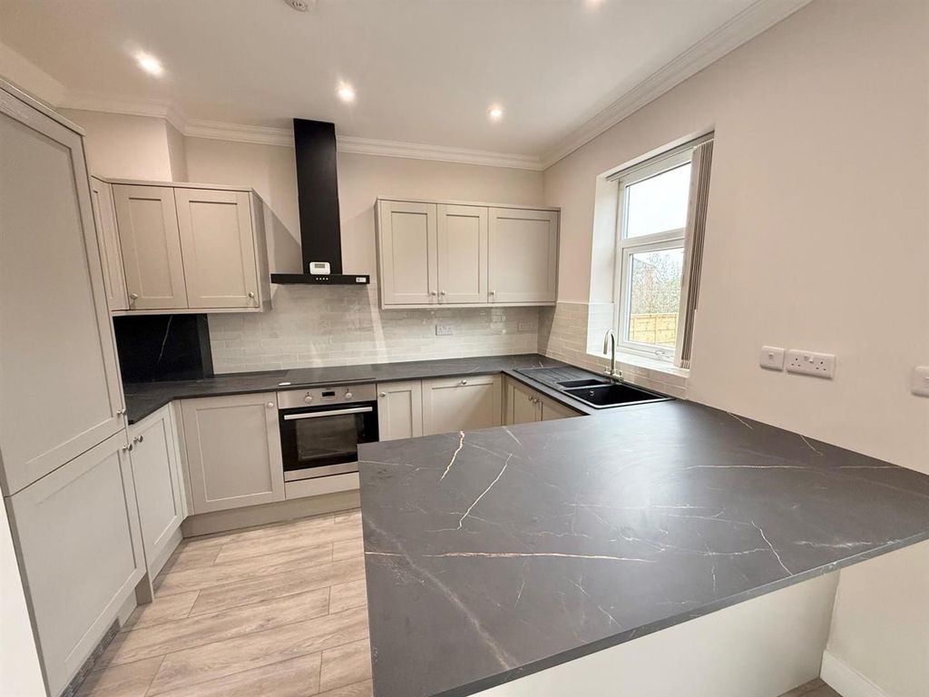 Additional image 5 of 3 bed semi-detached house to rentWaldon Road, Macclesfield SK11