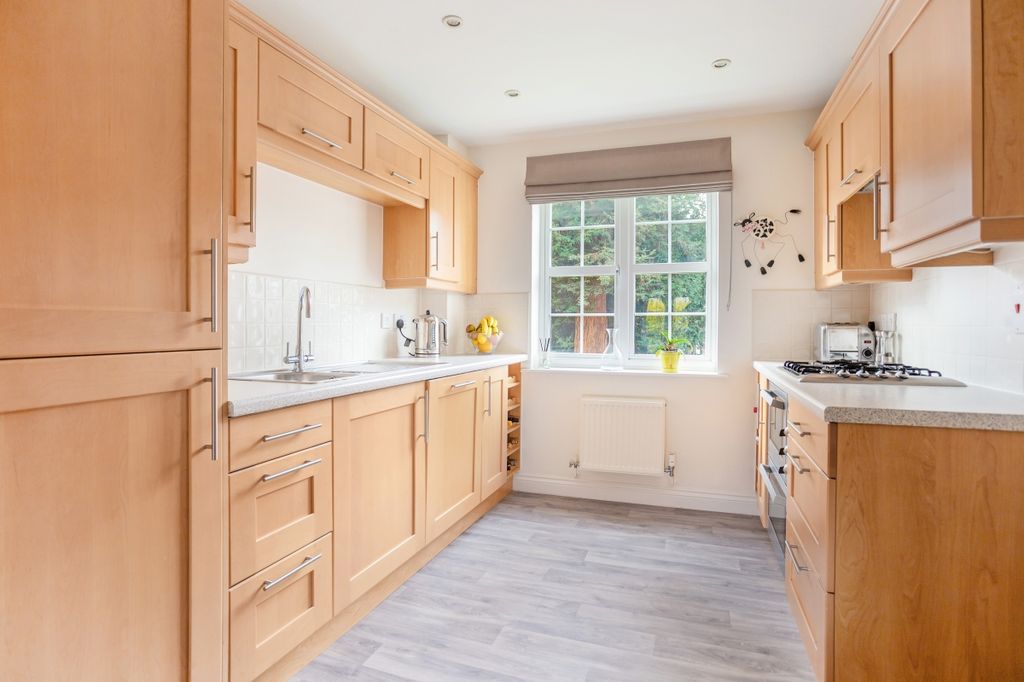 Additional image 5 of 4 bed end terrace house to rentOld College Road, Newbury RG14