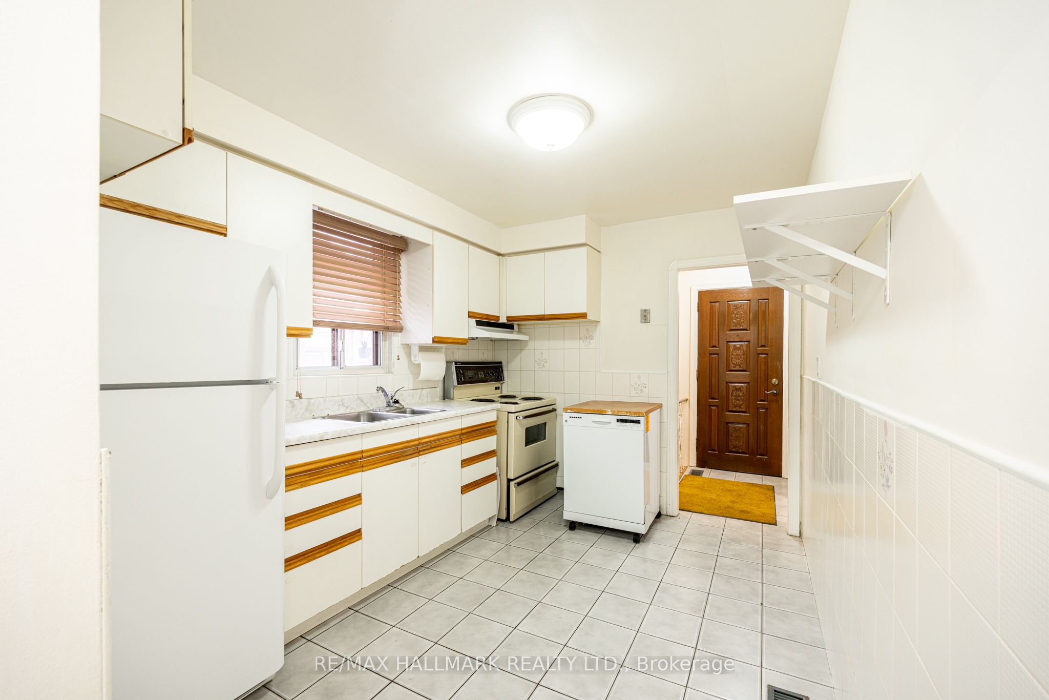 Additional image 4 of 401 Ridelle Avenue, Toronto, ON, M6B 1K3