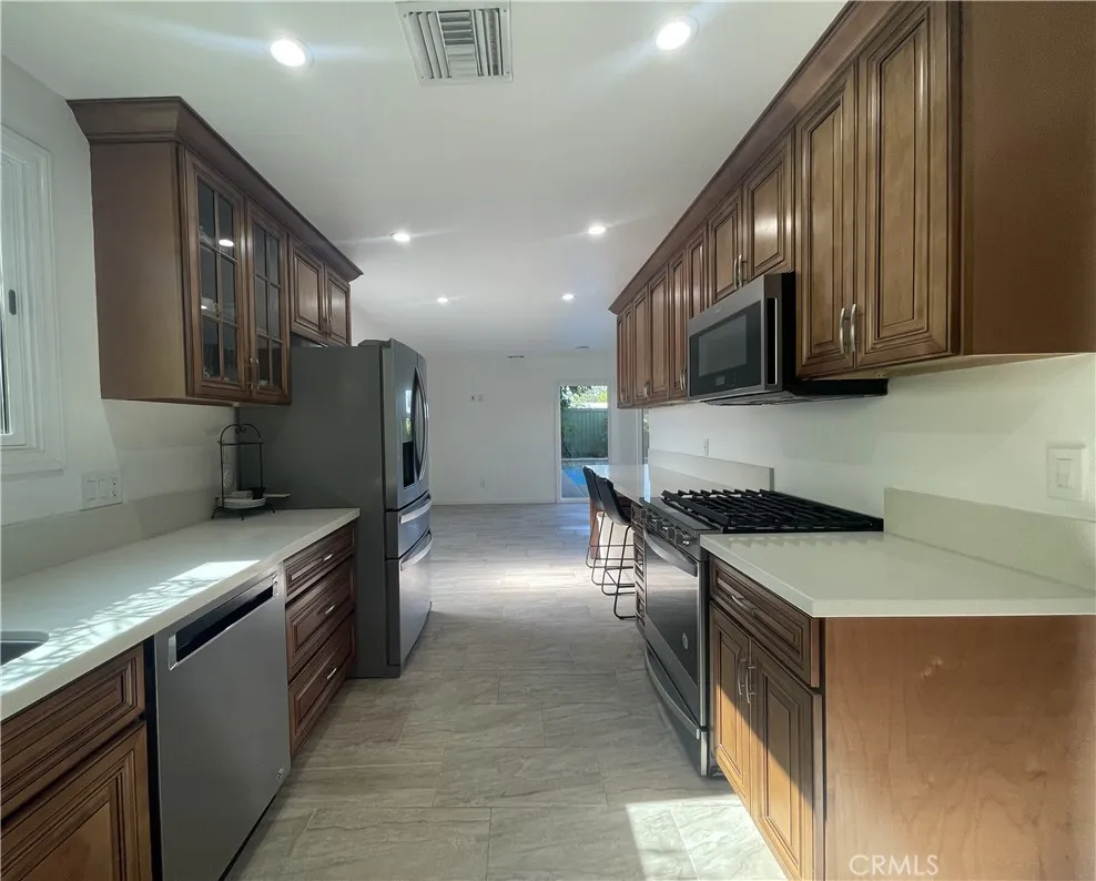 Additional image 19 of 23507 Sylvan St, Woodland Hills, CA 91367