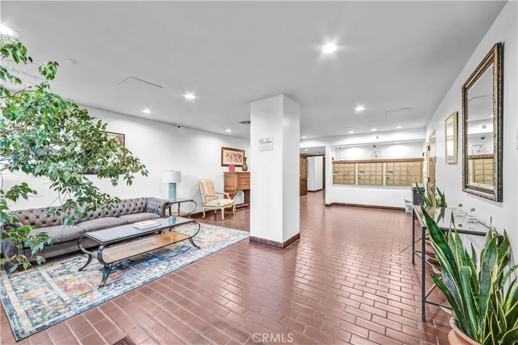 Additional image 4 of 1900 Vine Street Unit 212, Los Angeles, CA 90068