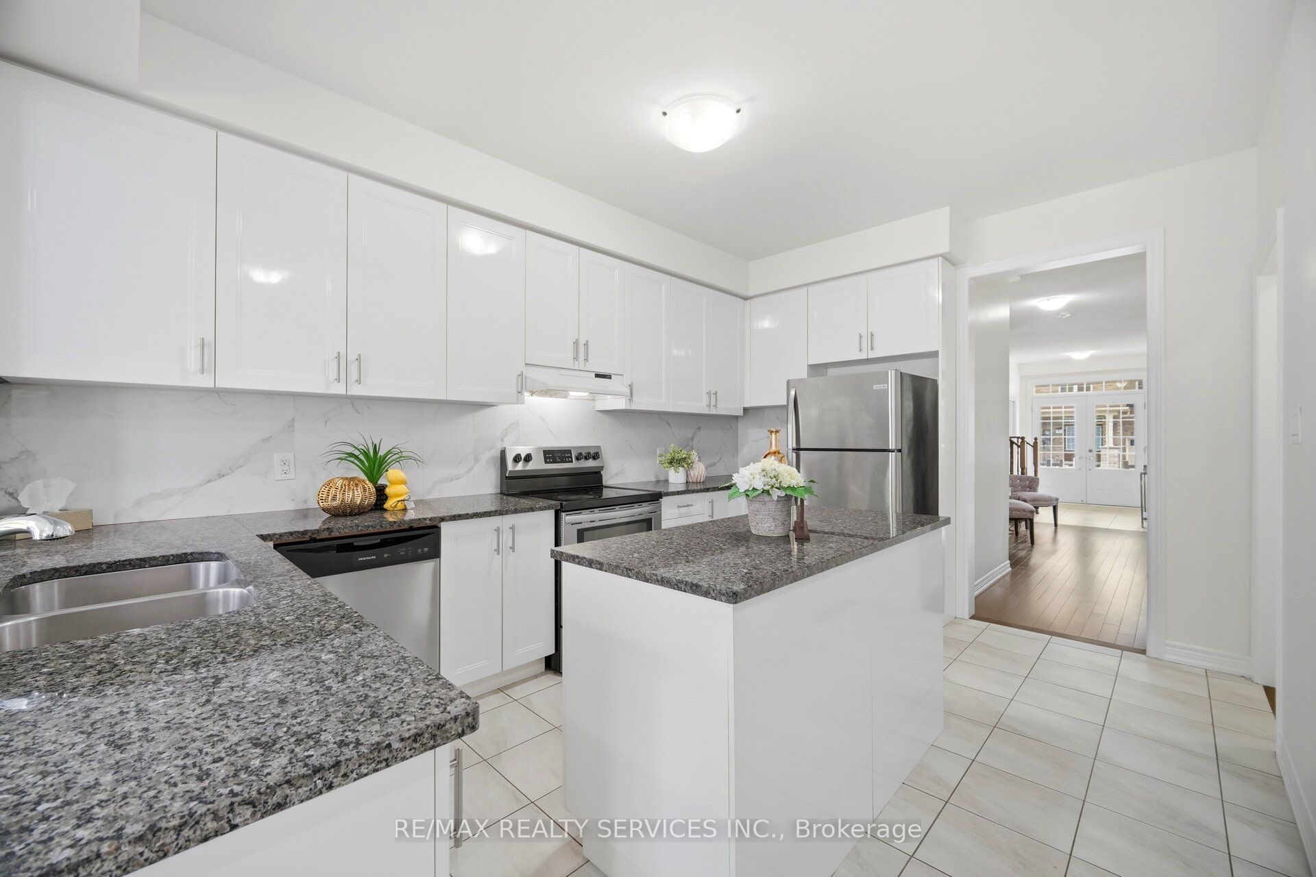 8 Oleary Road, Brampton, ON, L7A 4W9 photo 2