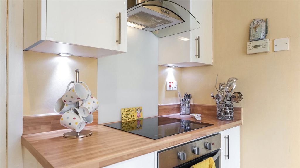 Additional image 8 of 2 bed flat for saleCameronian Street, Stirling, Stirlingshire FK8