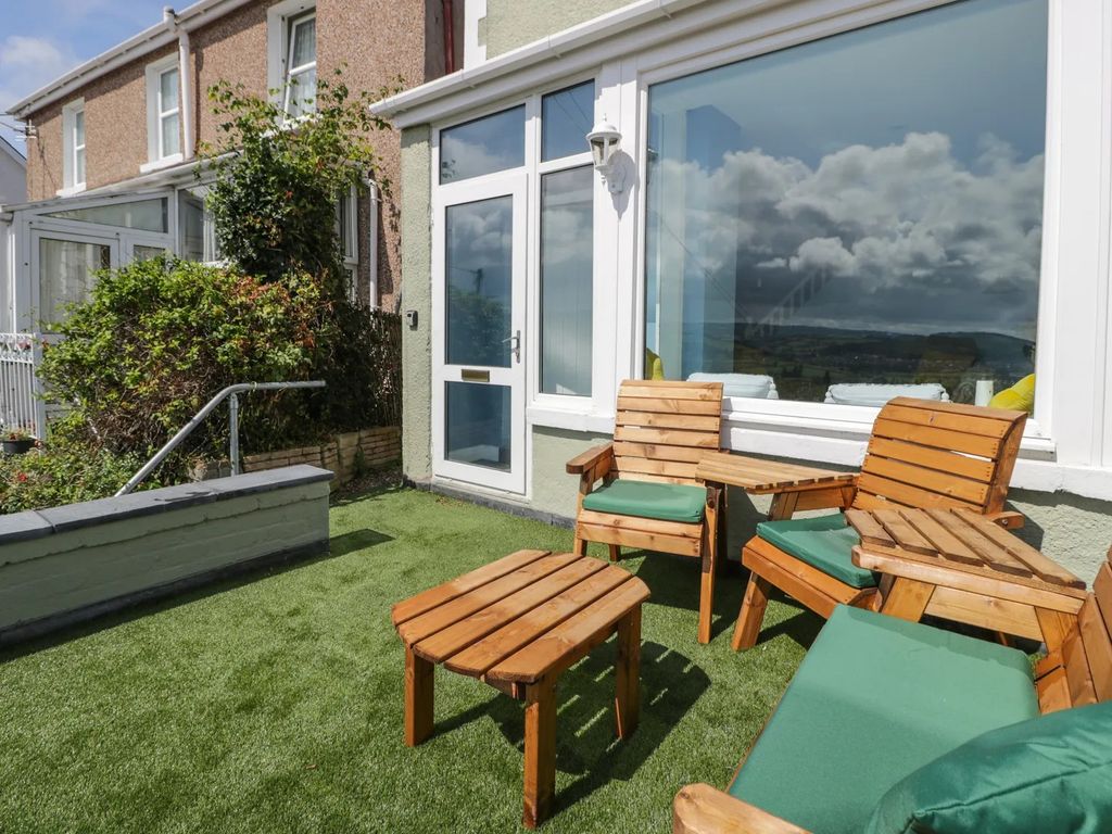 2 bed semi-detached house to rentPendre Road, Penrhynside LL30