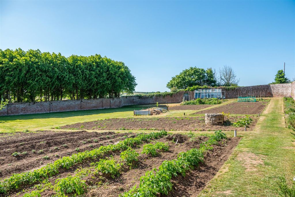 Additional image 33 of 8 bed detached house for saleBlackwater, Isle Of Wight PO30