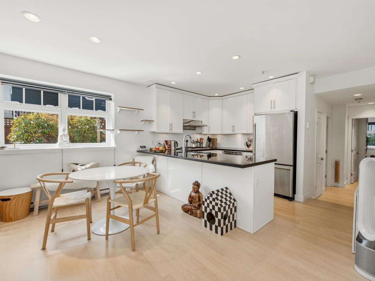 83 15th Avenue W, Vancouver, BC, V5Y 1X7