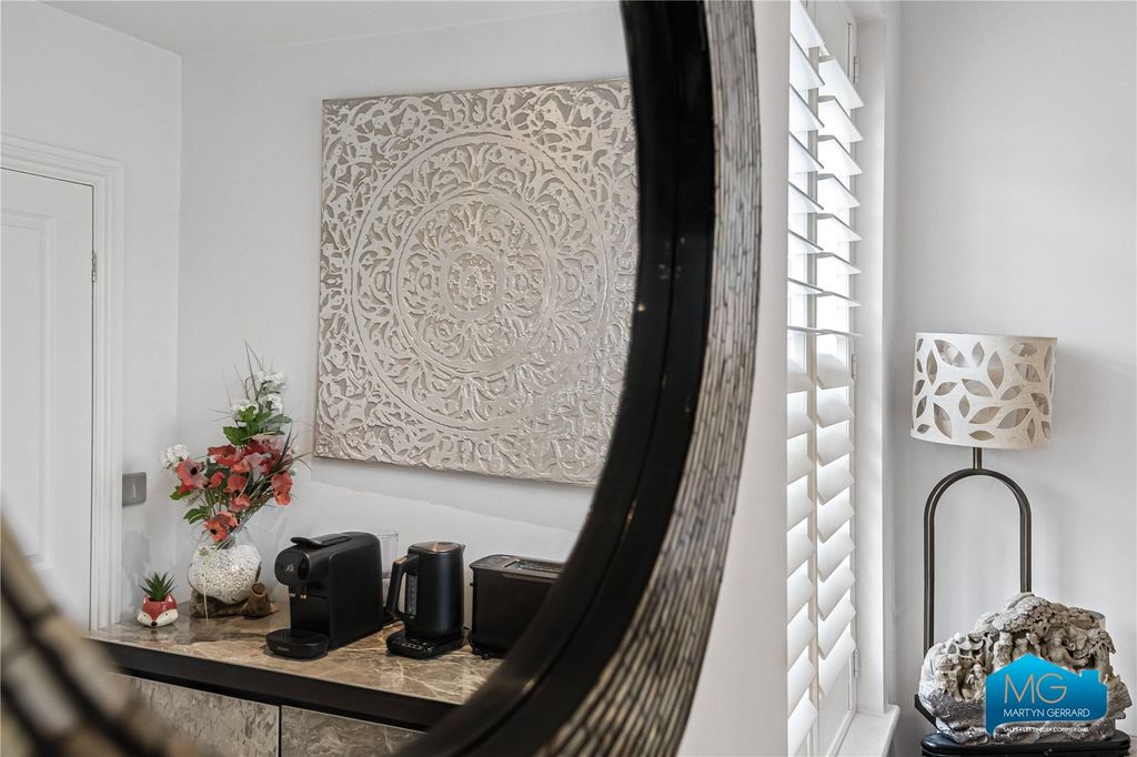 Additional image 13 of 4 bed semi-detached house to rentBunns Lane, Mill Hill, London NW7