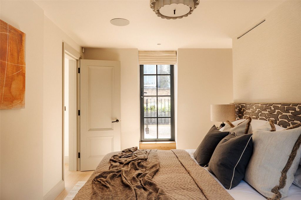 Additional image 9 of 4 bed mews to rentBridstow Place, Notting Hill, London W2