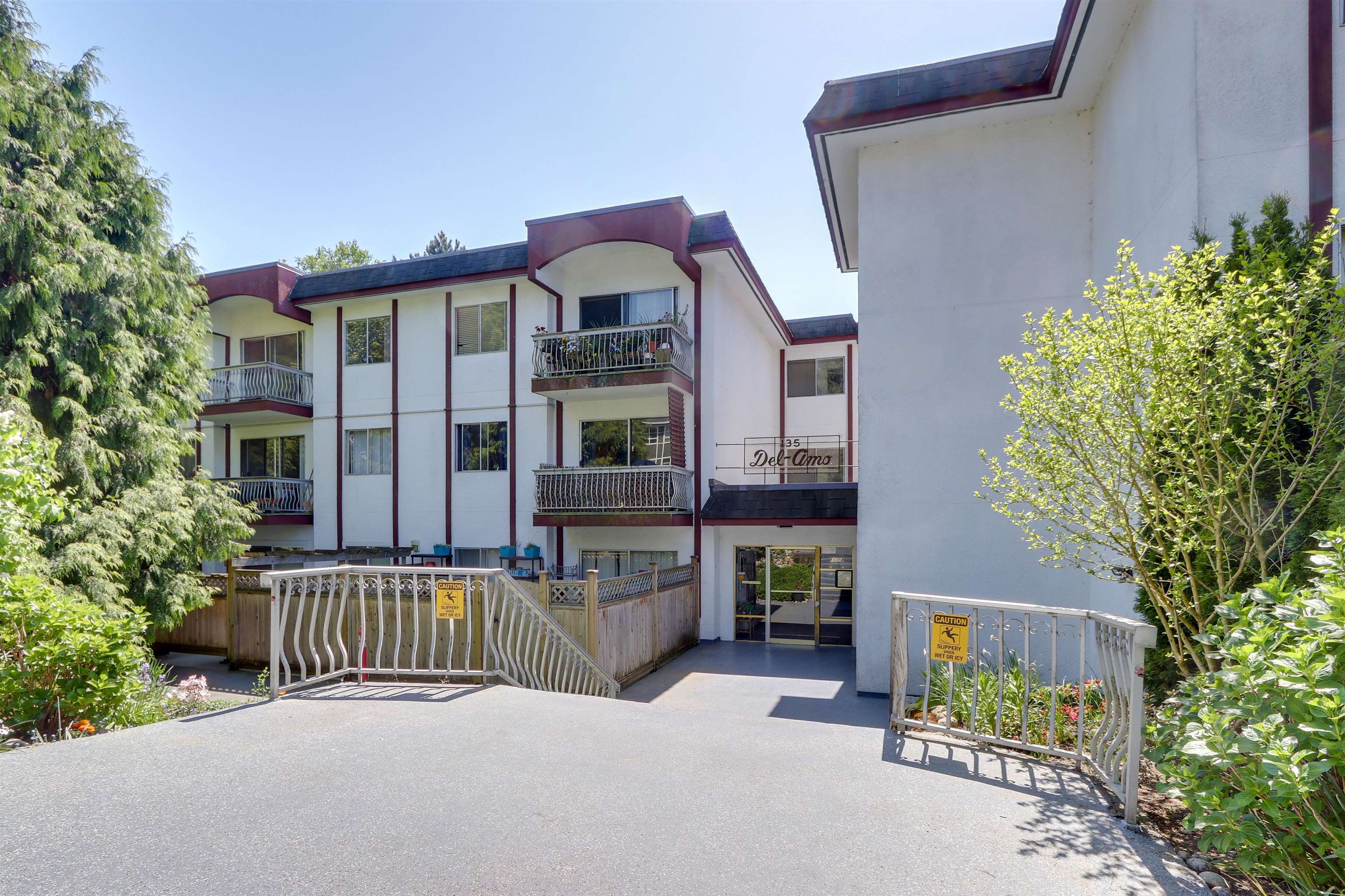 104-135 21st Street W, North Vancouver, BC, V7M 1Z2