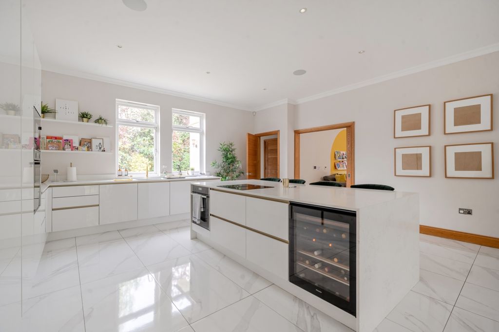 Additional image 6 of 6 bed detached house to rentPenn Road, Knotty Green, Beaconsfield HP9