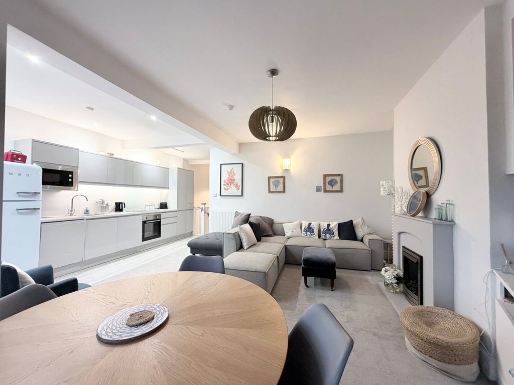 Additional image 3 of 3 bed flat to rentSouth Terrace, Littlehampton, West Sussex BN17