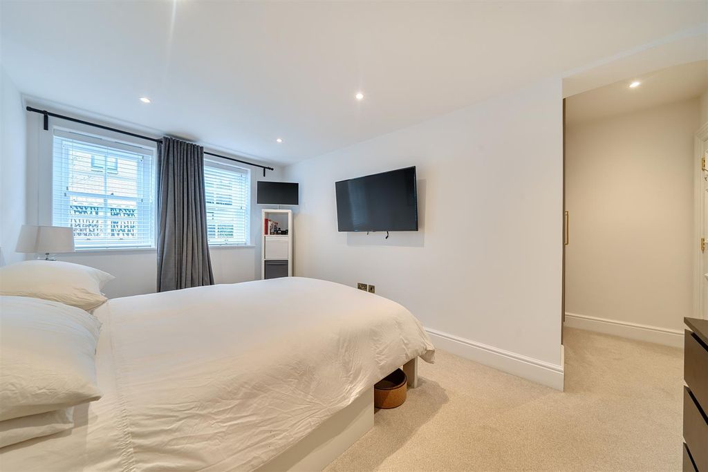 Additional image 21 of 3 bed flat for saleEast Street, Fareham, Hampshire PO16