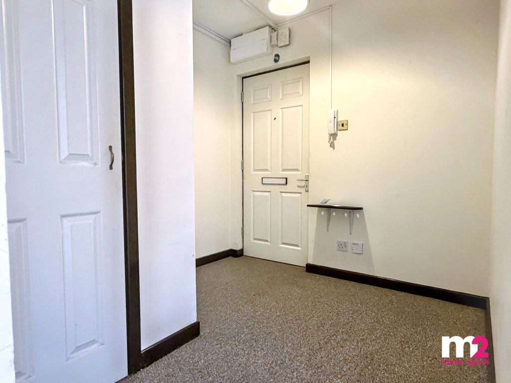 2 bed flat for saleStation Road, Abergavenny NP7 photo 2