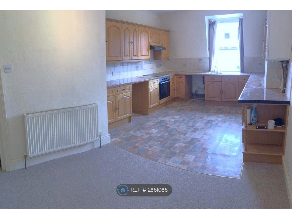 3 bed flat to rentMontpellier Park, Llandrindod Wells LD1 photo 2