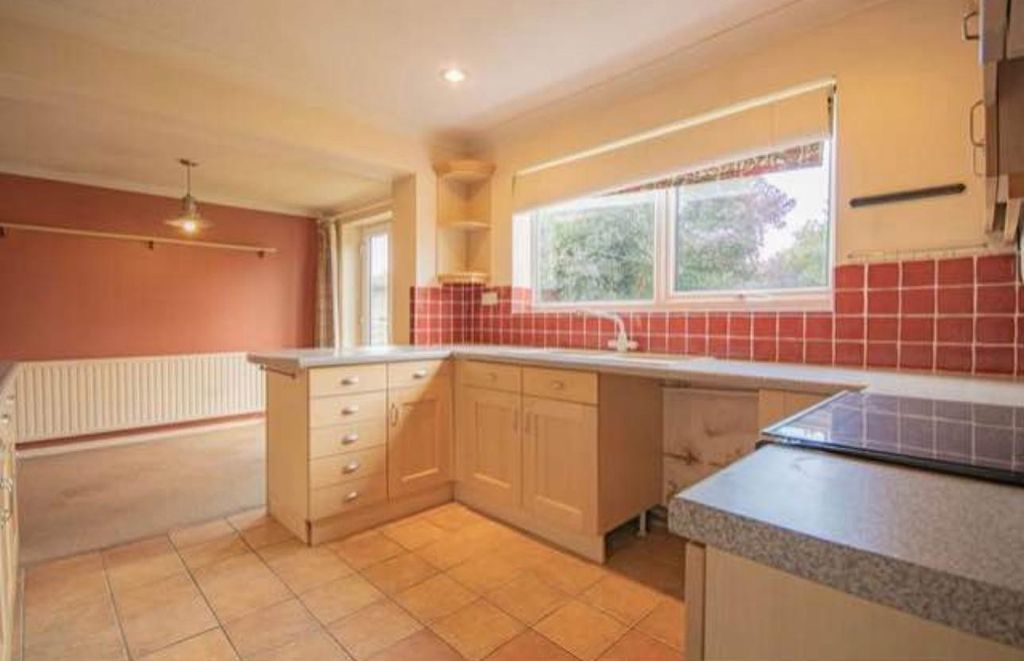 Additional image 2 of 4 bed property to rentHarewood Gardens, Peterborough PE3