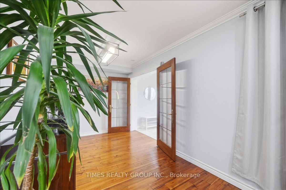 Additional image 4 of 651 Burnhamthorpe Road, Toronto, ON, M9C 2Z1