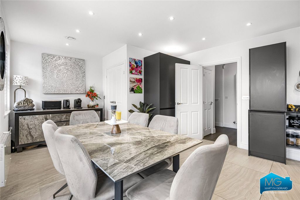 Additional image 11 of 4 bed semi-detached house to rentBunns Lane, Mill Hill, London NW7