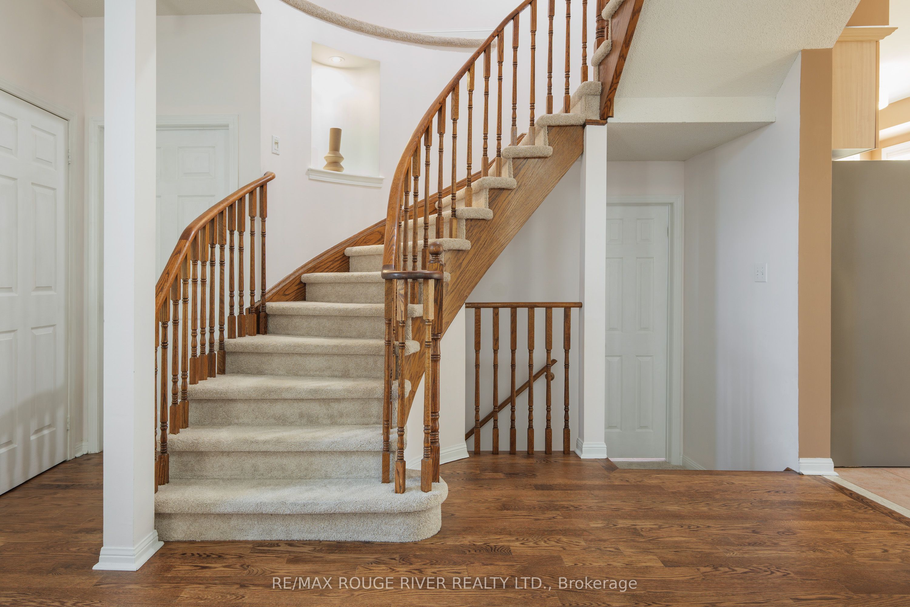 Additional image 3 of 463 Summerpark Crescent, Pickering, ON, L1V 7A9