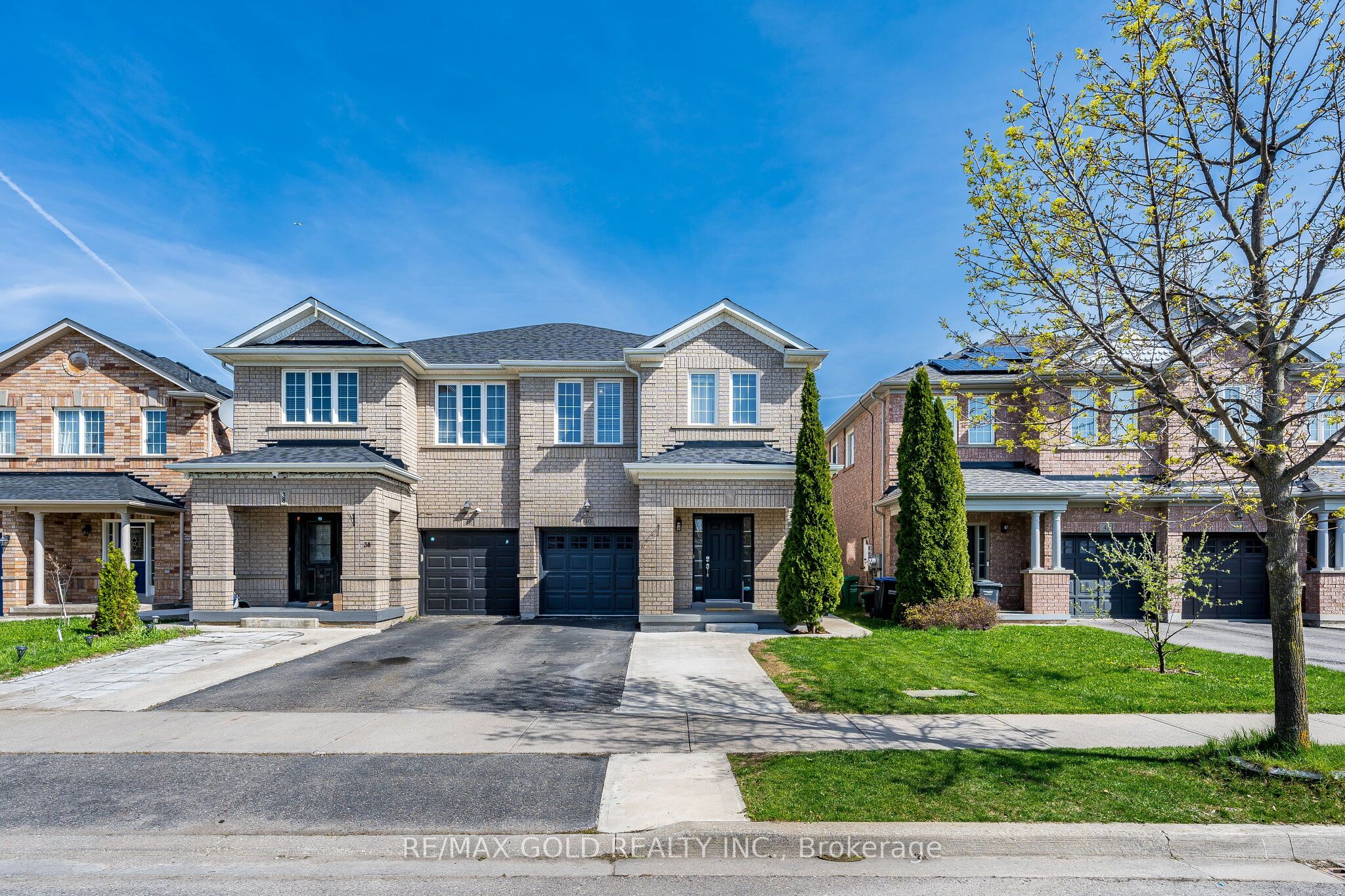 40 Hollingsworth Circle, Brampton, ON, L7A 0J7 photo 2