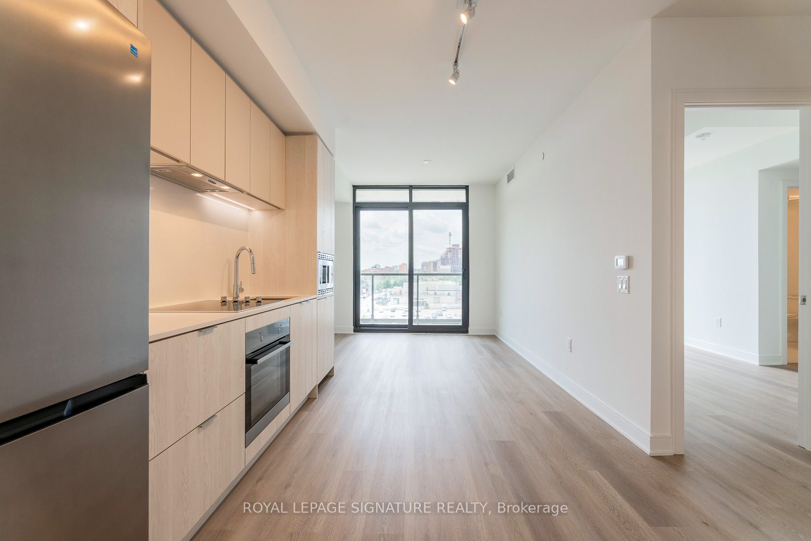 Additional image 3 of 526-86 Dundas Street, Mississauga, ON, L5A 1W4