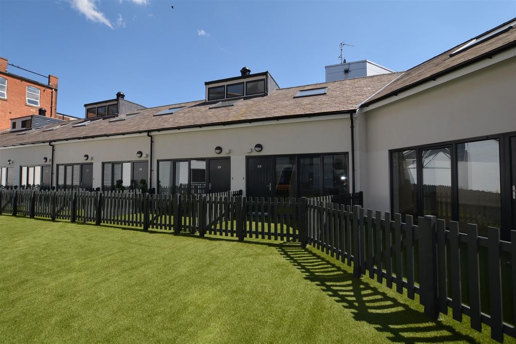 2 bed flat for saleDerngate, Northampton NN1