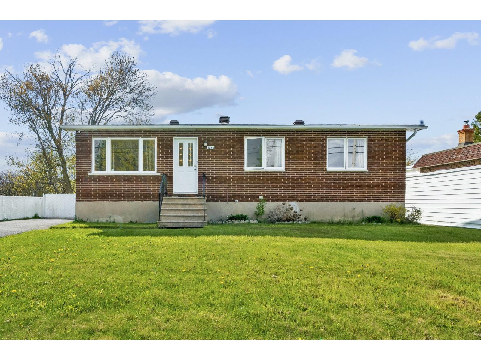 1260 Rue Centrale