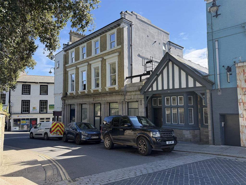 1 bed flat to rentDragon House, Church Street, St Austell PL25
