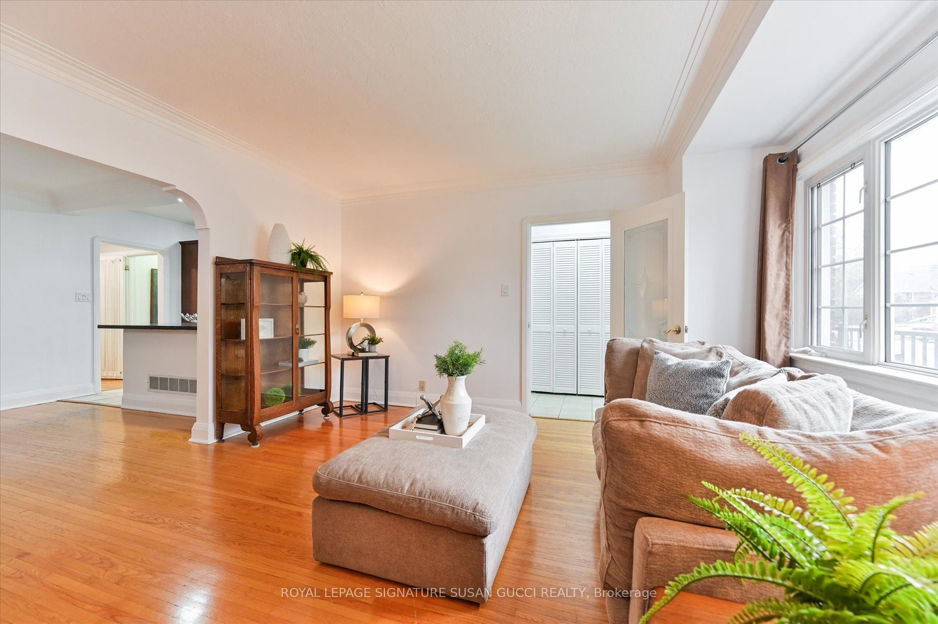 Additional image 6 of 218 Glenwood Crescent, Toronto, ON, M4B 1K4