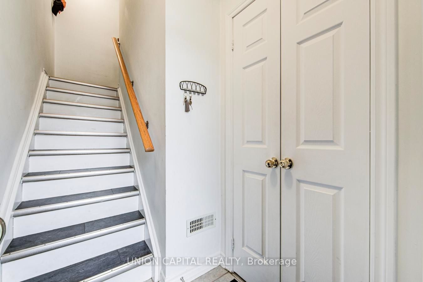 Additional image 4 of 8-1 Bastedo Avenue, Toronto, ON, M4C 5S7