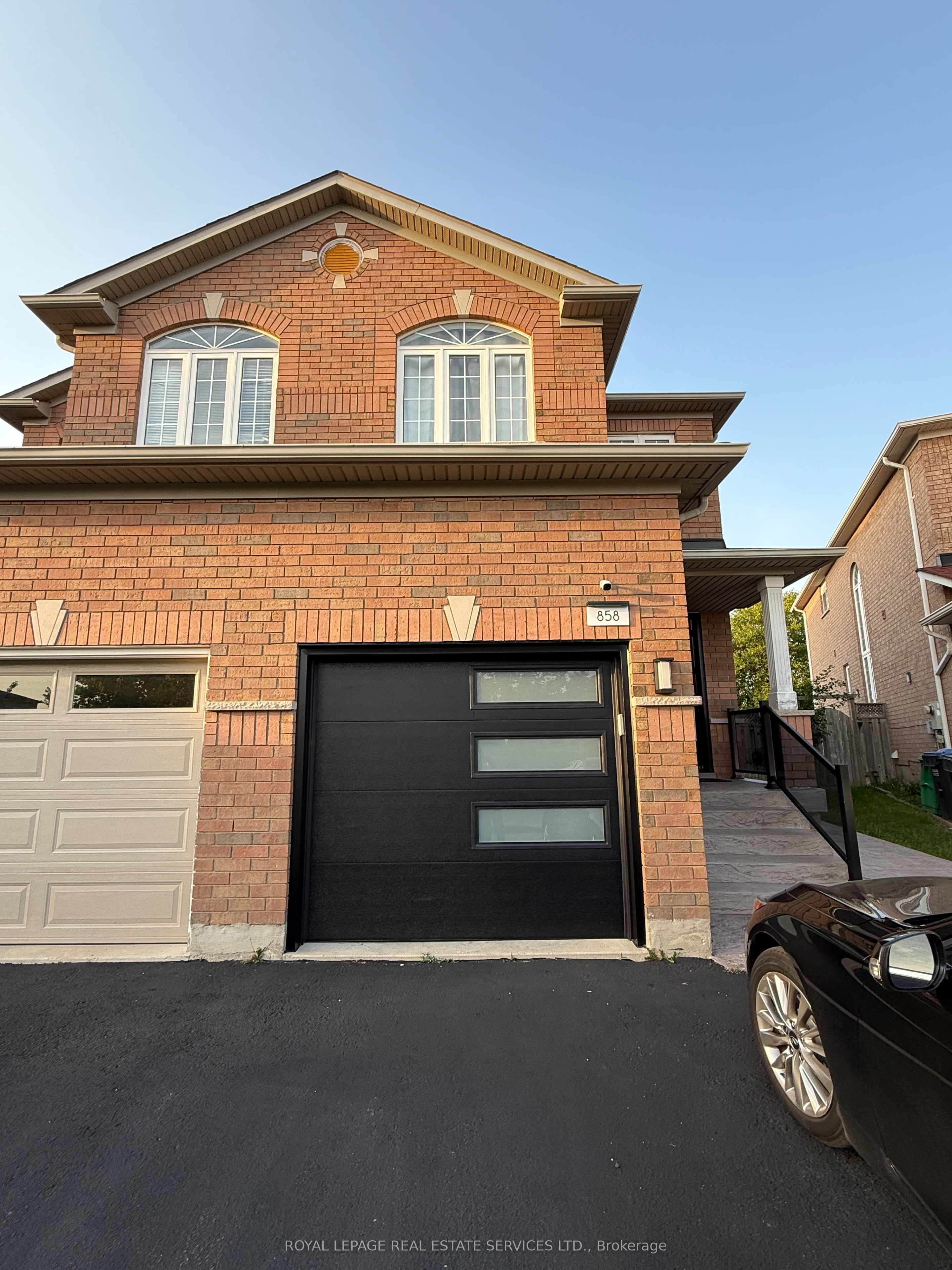 Bsmt-858 Khan Crescent, Mississauga, ON, L5V 2R4