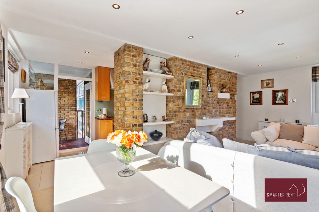 3 bed flat to rentLangham House Close, Ham TW10