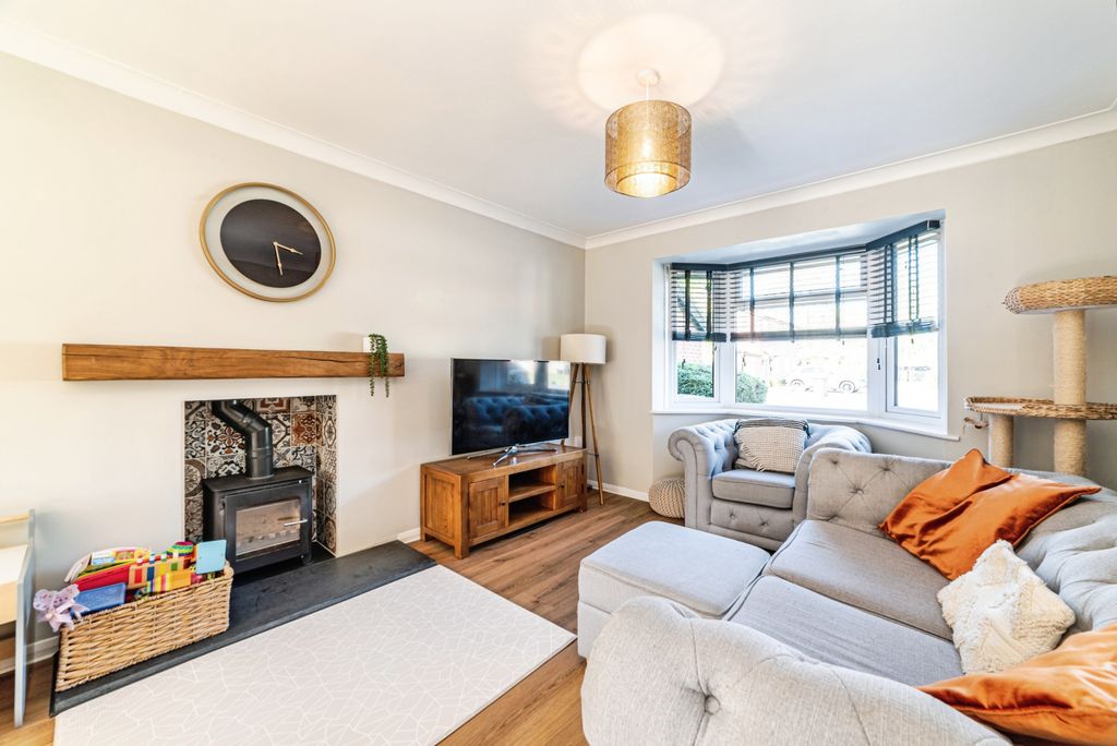 Additional image 2 of 3 bed link detached house for saleConstable Close, Basingstoke RG21