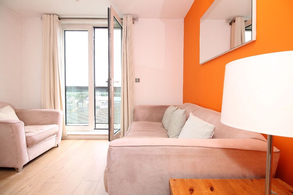Additional image 3 of 1 bed flat to rentCity Tower, Limeharbour, Canary Wharf E14