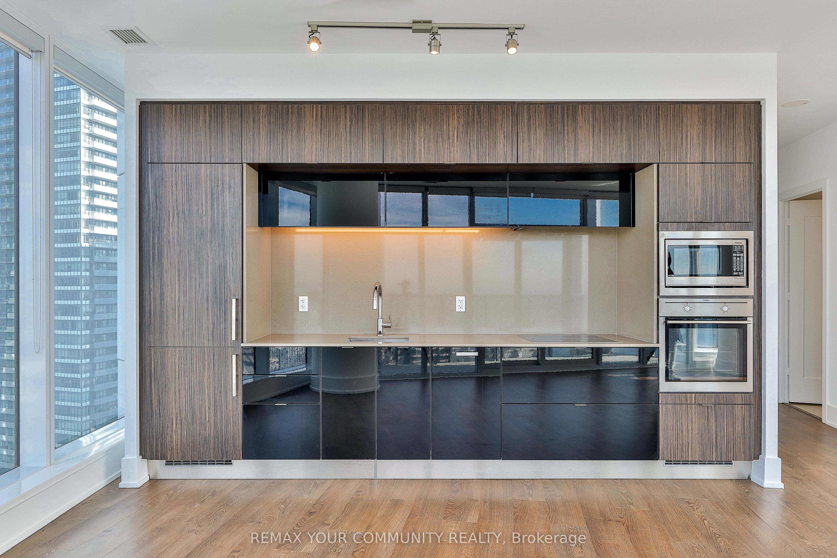 Additional image 4 of 3410-10 York Street, Toronto, ON, M5J 0E1