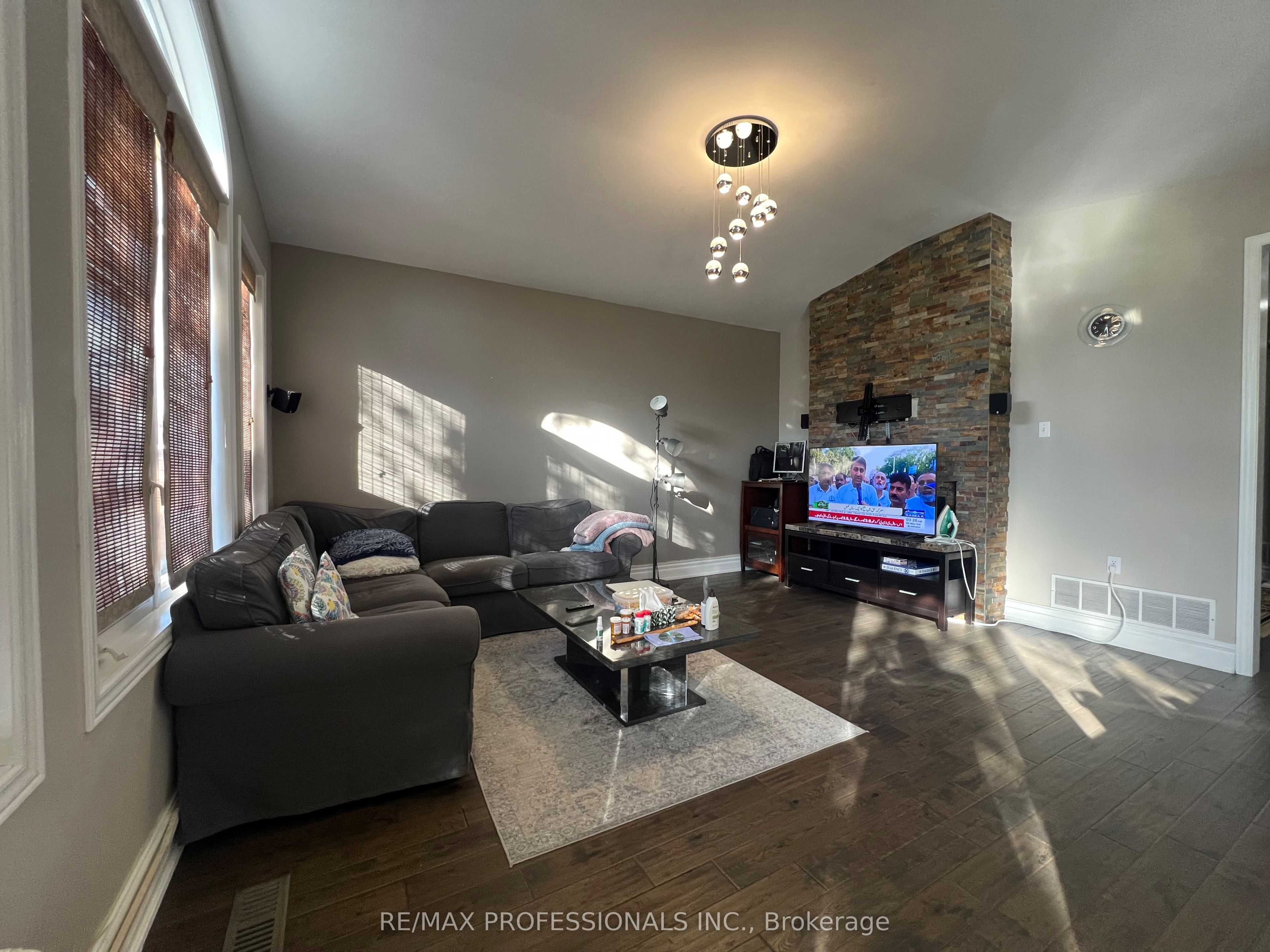 Additional image 3 of 3895 Henrietta Way, Mississauga, ON, L5M 7Y4