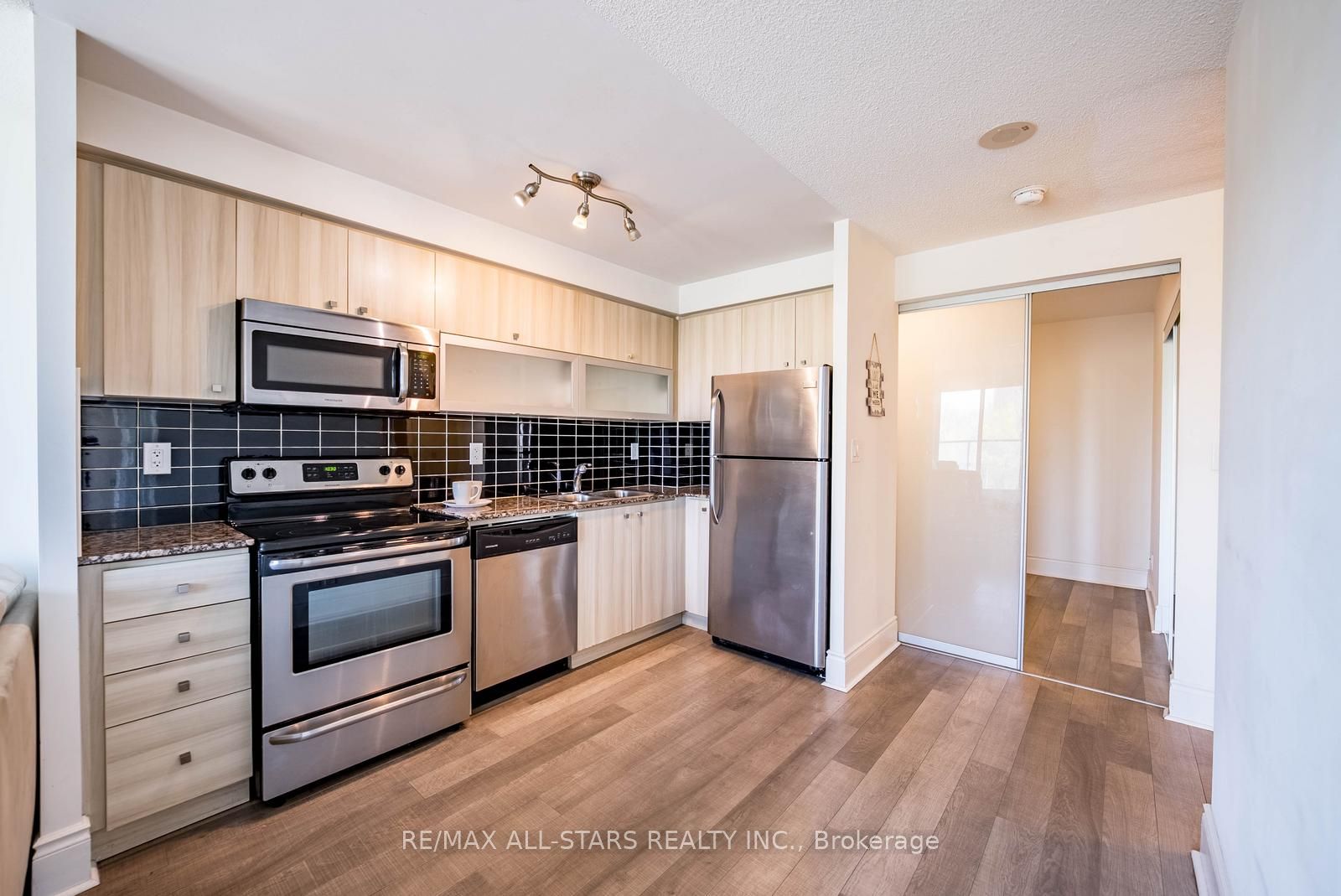 Additional image 6 of 407-2015 Sheppard Avenue E, Toronto, ON, M2J 0B3