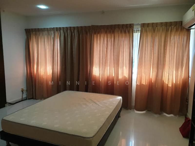 1 Queensway