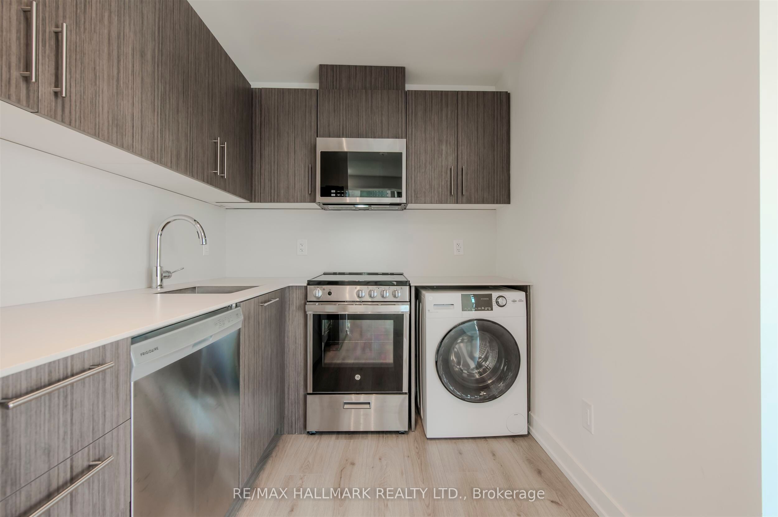 Additional image 4 of 2nd floor-35-851 Sheppard Avenue W, Toronto, ON, M3H 0E8
