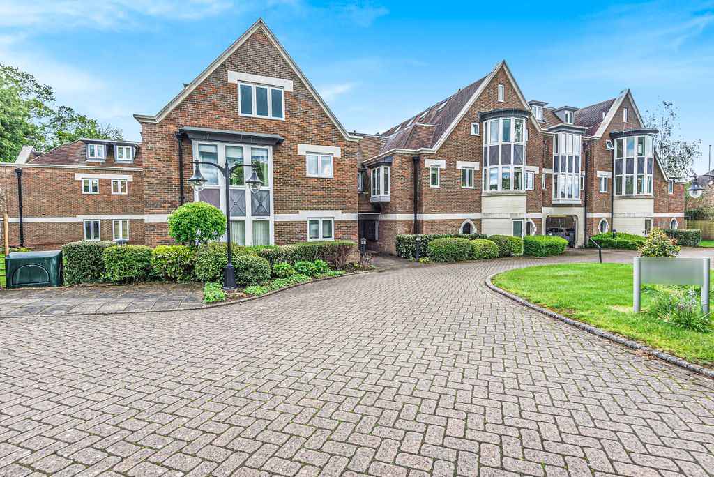 2 bed flat for saleKentwyns Place, Kentwyns Drive, Horsham RH13