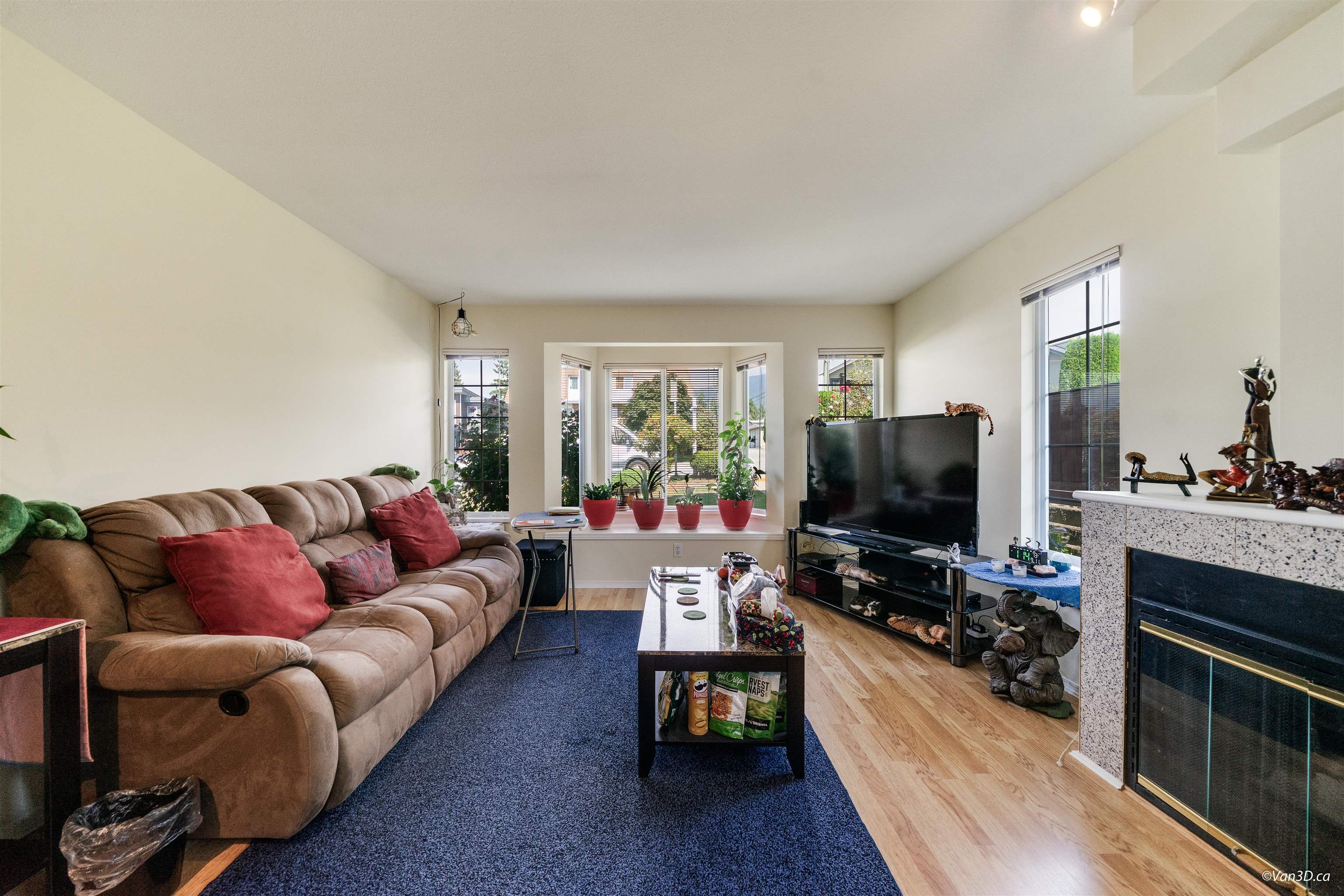 Additional image 3 of 215 W 18th Street, North Vancouver, BC, V7M 1W7
