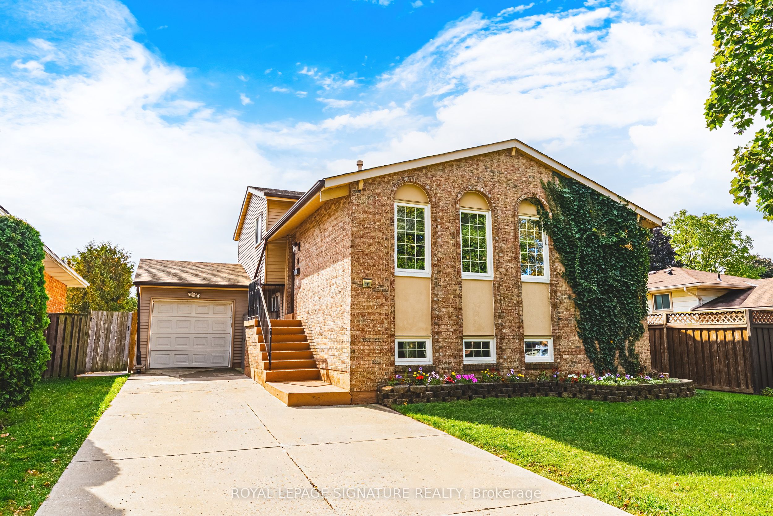 16 Apex Court, Hamilton, ON, L8J 1J2