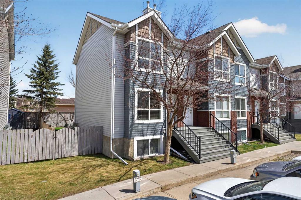 Additional image 2 of 32 Erin Woods Court SE, Calgary, AB, T2B 3V6